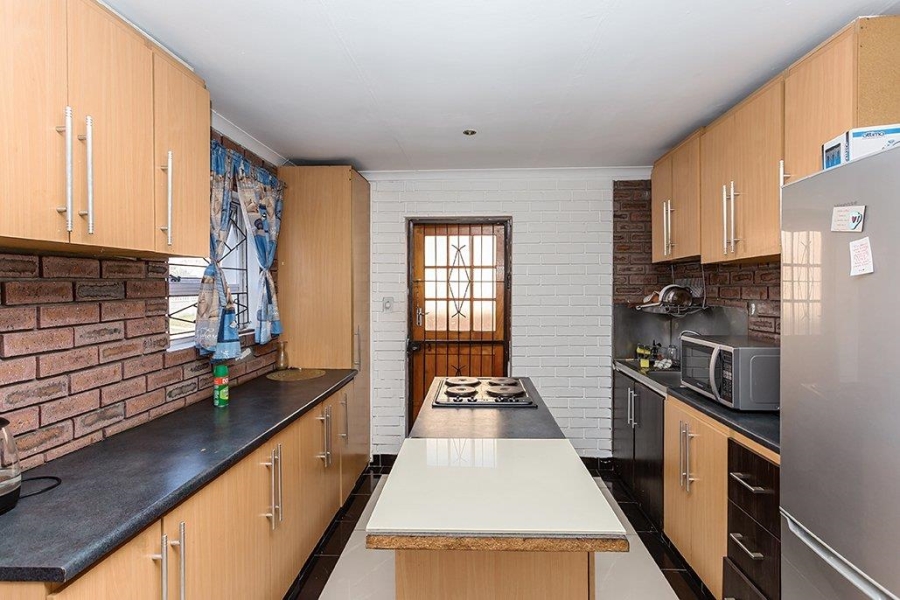 9 Bedroom Property for Sale in Phoenix Western Cape